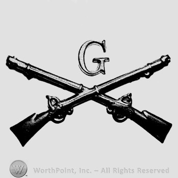 Insignia consisted of crossed rifles and letter G above the intersection.