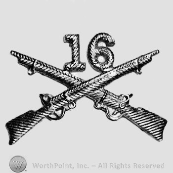 Insignia consisted of crossed rifles and number 16 above the intersection.