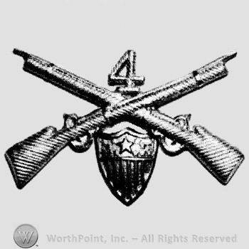 Insignia consisted of crossed rifles, number 4 above the intersection and a shield below.