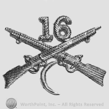 Insignia consisted of crossed rifles, number 16 above the intersection and a crescent below.