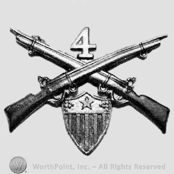 Insignia consisted of crossed rifles, number 4 above the intersection and a shield below.