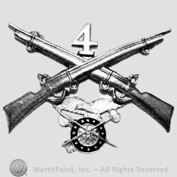 Insignia consisted of crossed rifles, number 5 above the intersection and a winged wheel below.