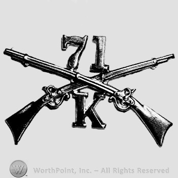 Insignia consisted of crossed rifles, number 71 above the intersection and letter K below.