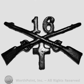 Insignia consisted of crossed rifles, number 16 above the intersection and a cross below.