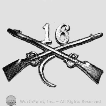 Insignia consisted of crossed rifles, number 16 above the intersection and a crescent below.