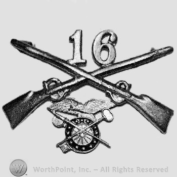 Insignia consisted of crossed rifles, number 16 above the intersection and a winged wheel below.