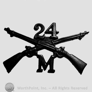 Insignia consisted of crossed rifles, number 24 above the intersection and letter M below.