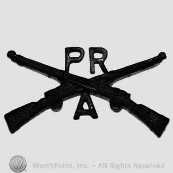 Insignia consisted of crossed rifles, letters PR above the intersection and letter A below.