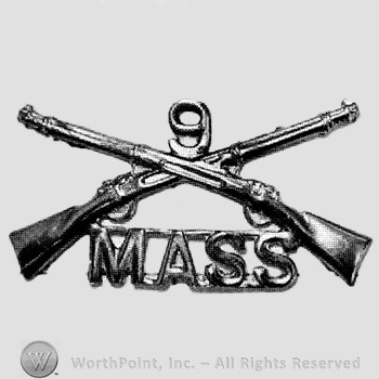 Insignia consisted of crossed rifles, number 9 above the intersection and letters MASS below.