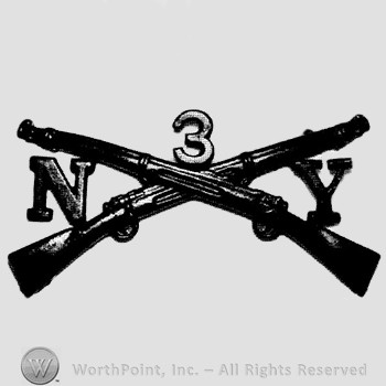 Insignia consisted of crossed rifles, number 3 above and letters N and Y to the left and right.