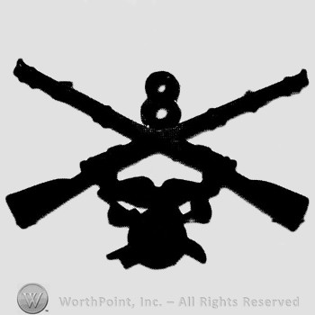 Insignia consisted of crossed rifles, number 8 above the intersection and winged wheel below.