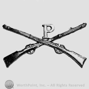 Insignia consisted of crossed rifles and letter P above the intersection.