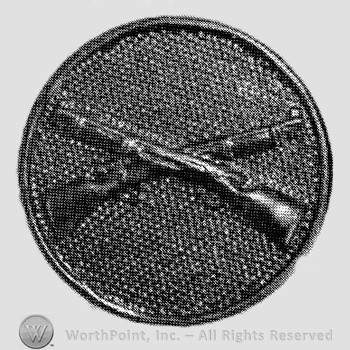 Insignia consisted of disc with crossed rifles on.