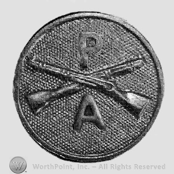 Insignia consisted of disc with crossed rifles on, letter P above the intersection and letter A below.
