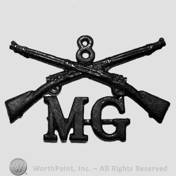 Insignia consisted of crossed rifles, number 8 above the intersection and letters MG below.