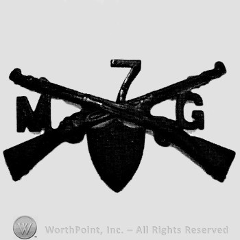 Insignia consisted of crossed rifles, number 7 above the intersection, shield below and letters M and G on the right and on the left.