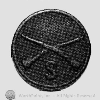 Insignia consisted of crossed rifles and letter S below, all on a disc.