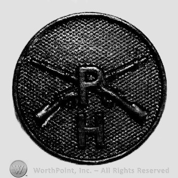 Insignia consisted of crossed rifles, letter P in the center and letter H below; all on a disc.