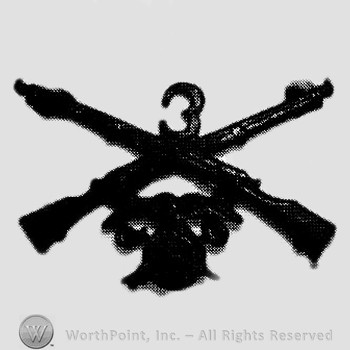 Insignia consisted of crossed rifles, number 3 above the intersection and a wheel below.