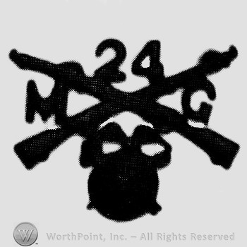 Insignia consisted of crossed rifles, number 24 above the intersection, a winged wheel below and letters MG on the left and right.