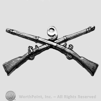 Insignia consisted of crossed rifles and number 9 above the intersection.