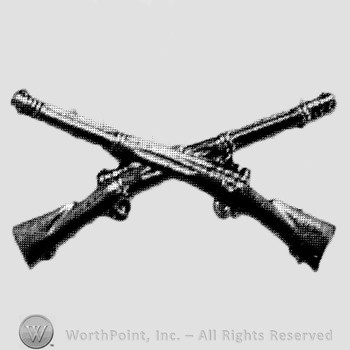 Insignia consisted of crossed rifles.