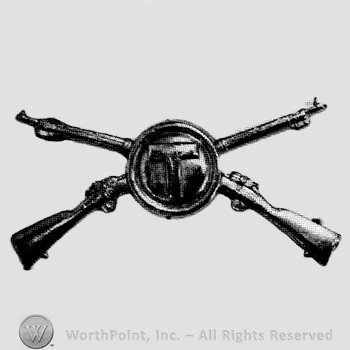 Insignia consisted of crossed rifles and letter T over the intersection.