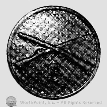 Insignia consisted of crossed rifles and letter S below the intersection; all on a disc.