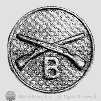 Insignia consisted of crossed rifles and letter B below the intersection; all on a disc.