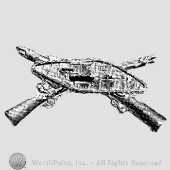 Insignia consisted of crossed rifles and side view of a tank.