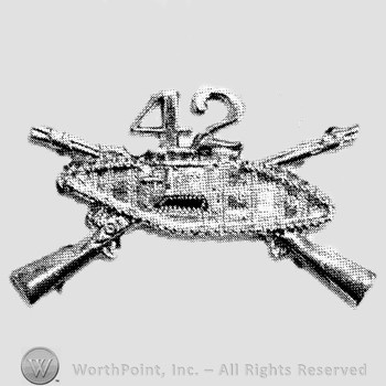 Insignia consisted of crossed rifles and side view of a tank; nimber 42 above.