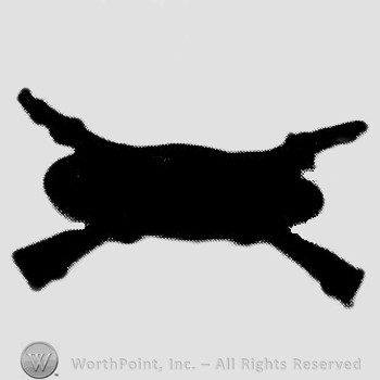 Insignia consisted of crossed rifles and side view of a tank.