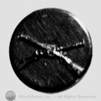 Insignia consisted of crossed rifles on a disc.