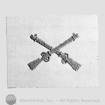Insignia consisted of crossed rifles; embroidered.