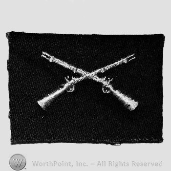 Insignia consisted of crossed rifles; embroidered.