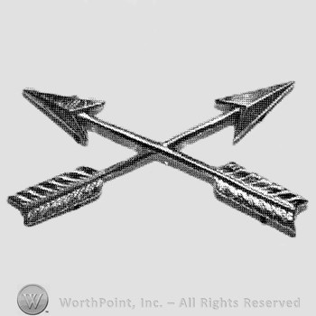 Insignia consisted of crossed arrows.