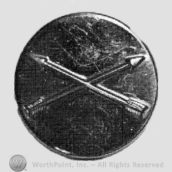 Insignia consisted of crossed arrows on a disc.