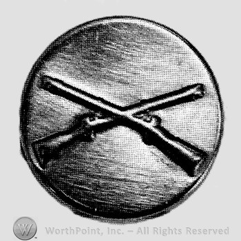 Insignia consisted of crossed rifles.