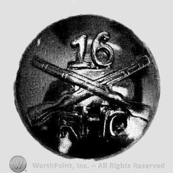 Insignia consisted of crossed rifles, number 16 above the intersection and letters RHO below; all on a disc.