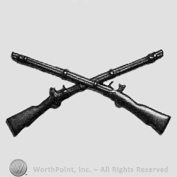 Insignia consisted of crossed rifles.