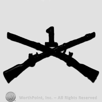 Insignia consisted of crossed rifles and number 1 above the intersection.