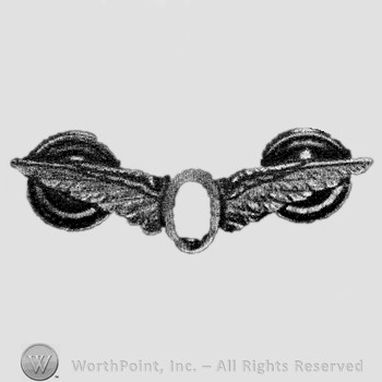 WWII RCAF operational wing; medal like two wings and letter O in centre.