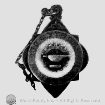 Medal like a chain with russian characters; gear & anvil form center of front.