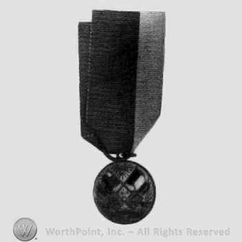 Gilt pendant design of crossed national flags & crests; medal.