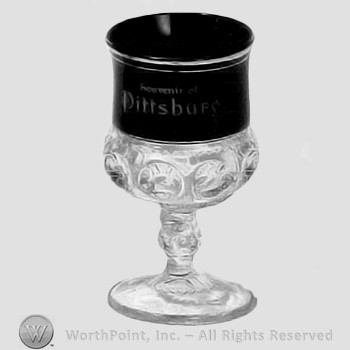 Glass pattern : Ruby Thumbprint.