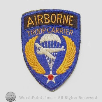 Army Air Forces Shoulder Sleeve Insignia : 9th Troop Carrier Command.