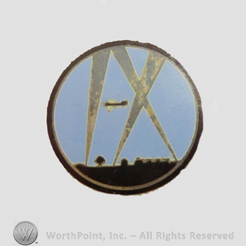 WWI Metal Insignia : Silver-Enamel French-Made 9th Aero Squadron Badge .