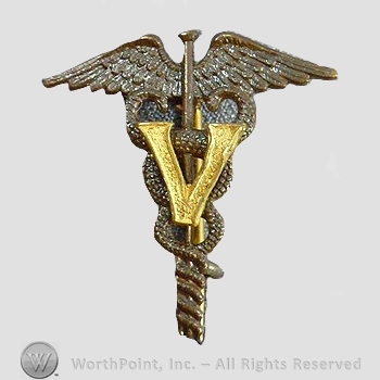 WWI Metal Insignia : Single WWI Veterinary Officer Collar Insignia .