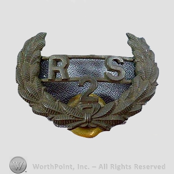 WWI Metal Insignia : WWI Army Recruiting Service Cap Badge.