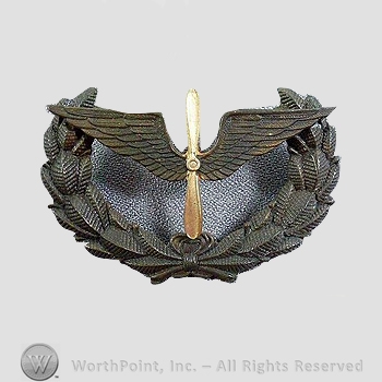 WWI Metal Insignia : 1920's Army Air Service NCO Cap Badge.